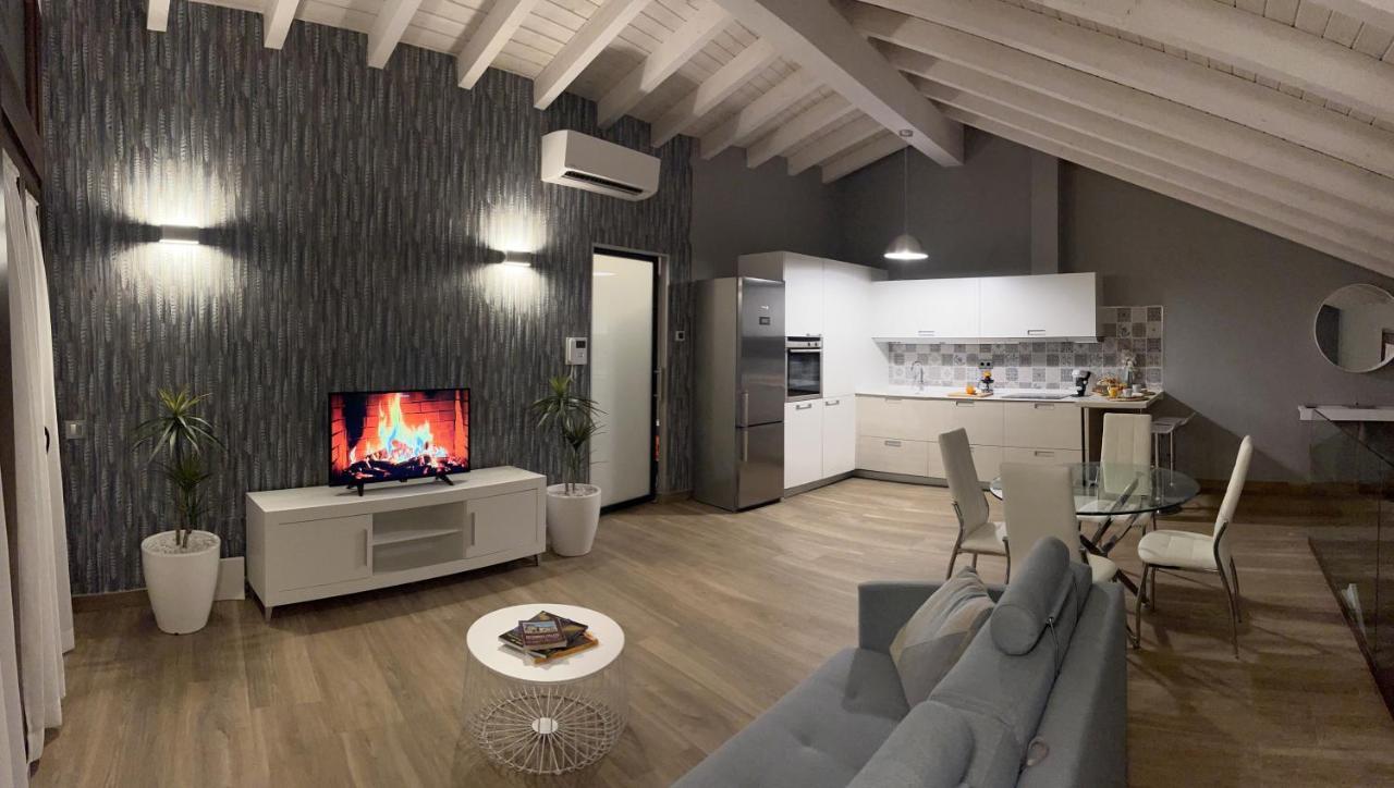 Miragredos Apartment Mombeltran ภายนอก รูปภาพ