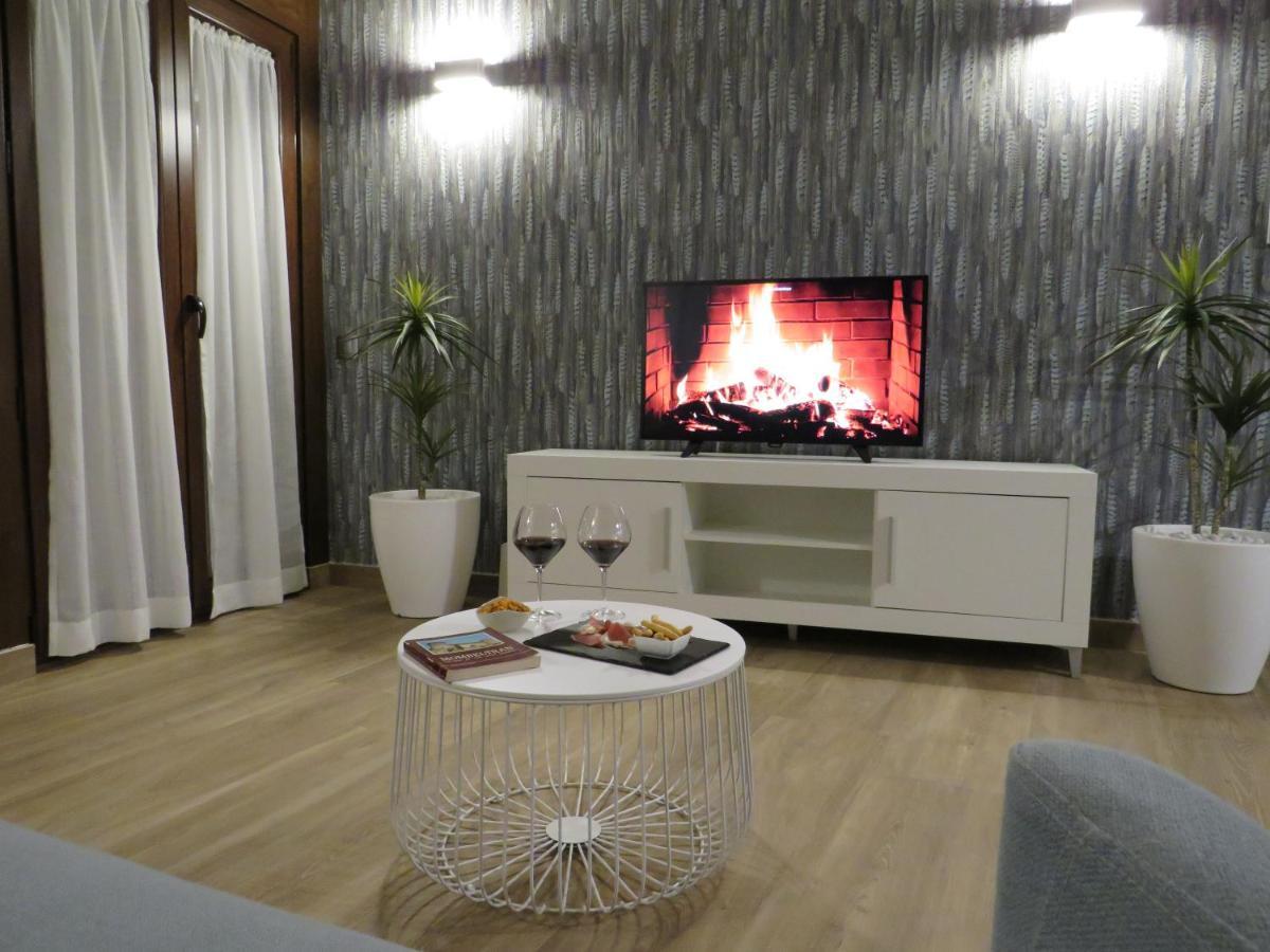 Miragredos Apartment Mombeltran ภายนอก รูปภาพ